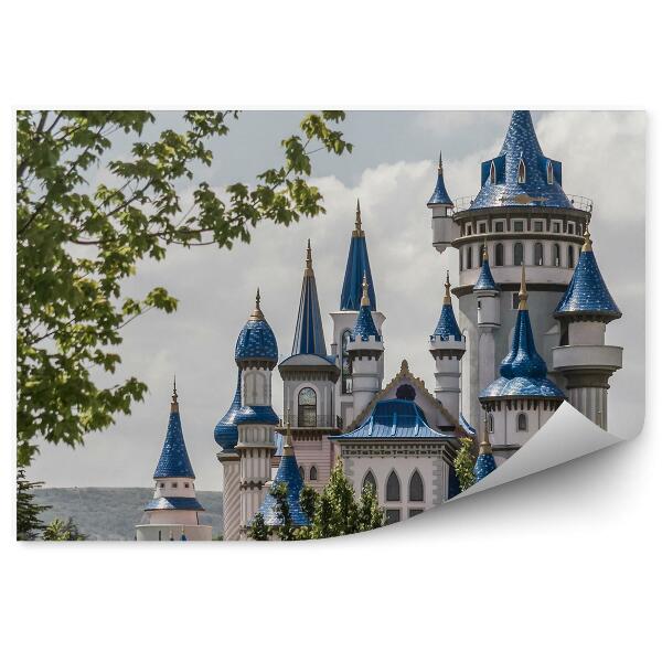 Fototapeta na zeď Pohádkový hrad mezi stromy modré kopule