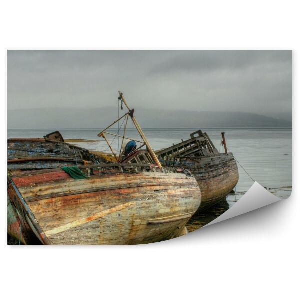 Fototapeta Vraky starých lodí voda zatažená obloha