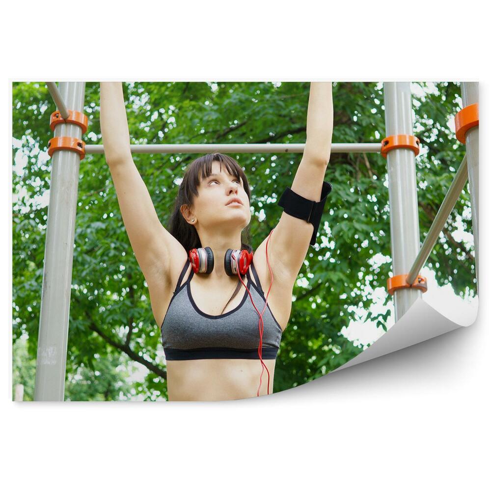 Fototapeta na zeď Žena zvedající na hrazdě