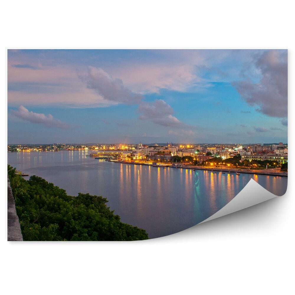 Fototapeta na zeď Havana stromy domy zeď řeka nebe mraky světlo