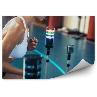 Fototapeta na zeď Žena cvičí na fotbalovém hřišti v tělocvičně