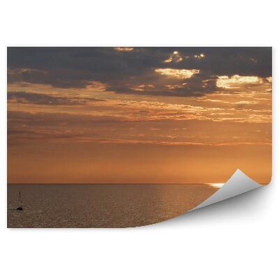 Fototapeta Záře slunce zpoza mraků na klidných vodách Středozemního moře