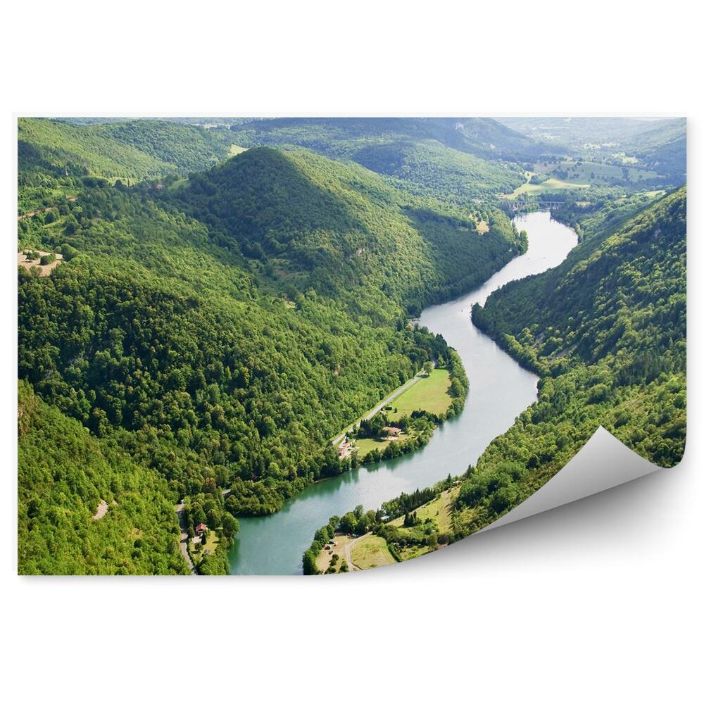 Fototapeta Řeka zelená hory stromy silnice domy nebe