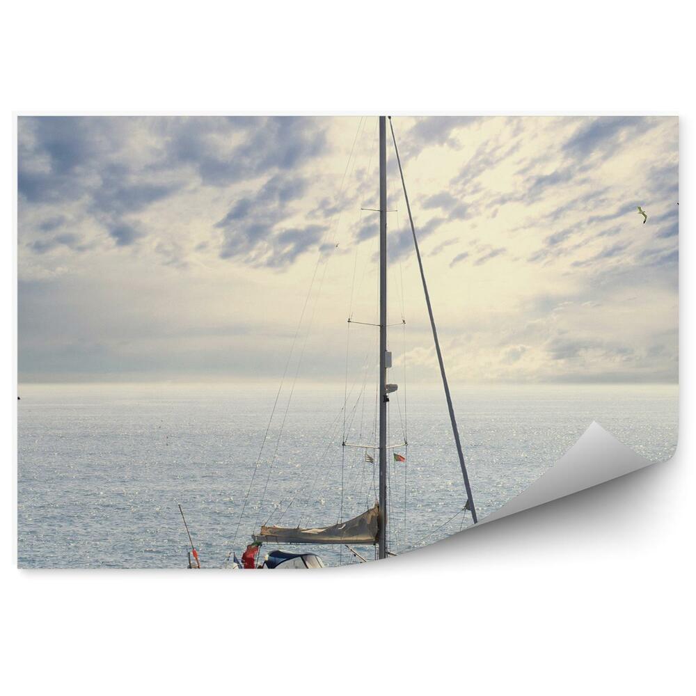 Fototapeta na zeď Modrá voda jachta maják nebe