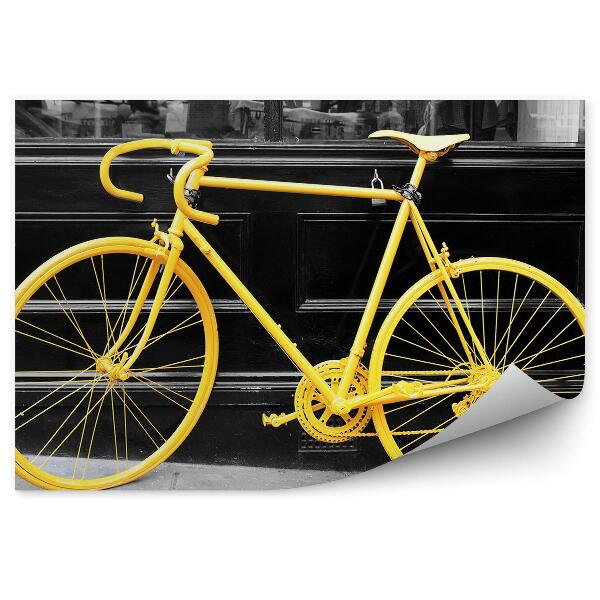 Samolepící fototapeta Žluté kolo černobílá fotografie města