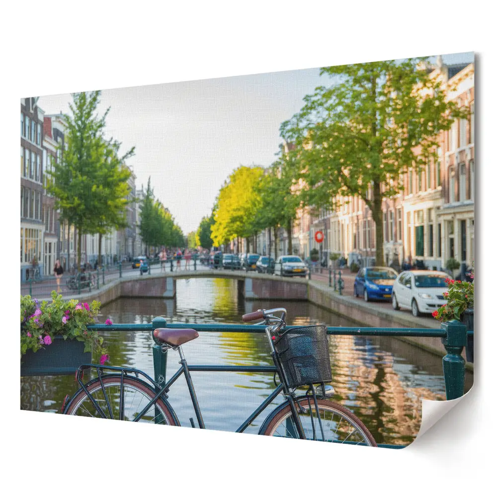 Prémiový nástěnný plakát Jízda na kole podél amsterdamského kanálu na slunci