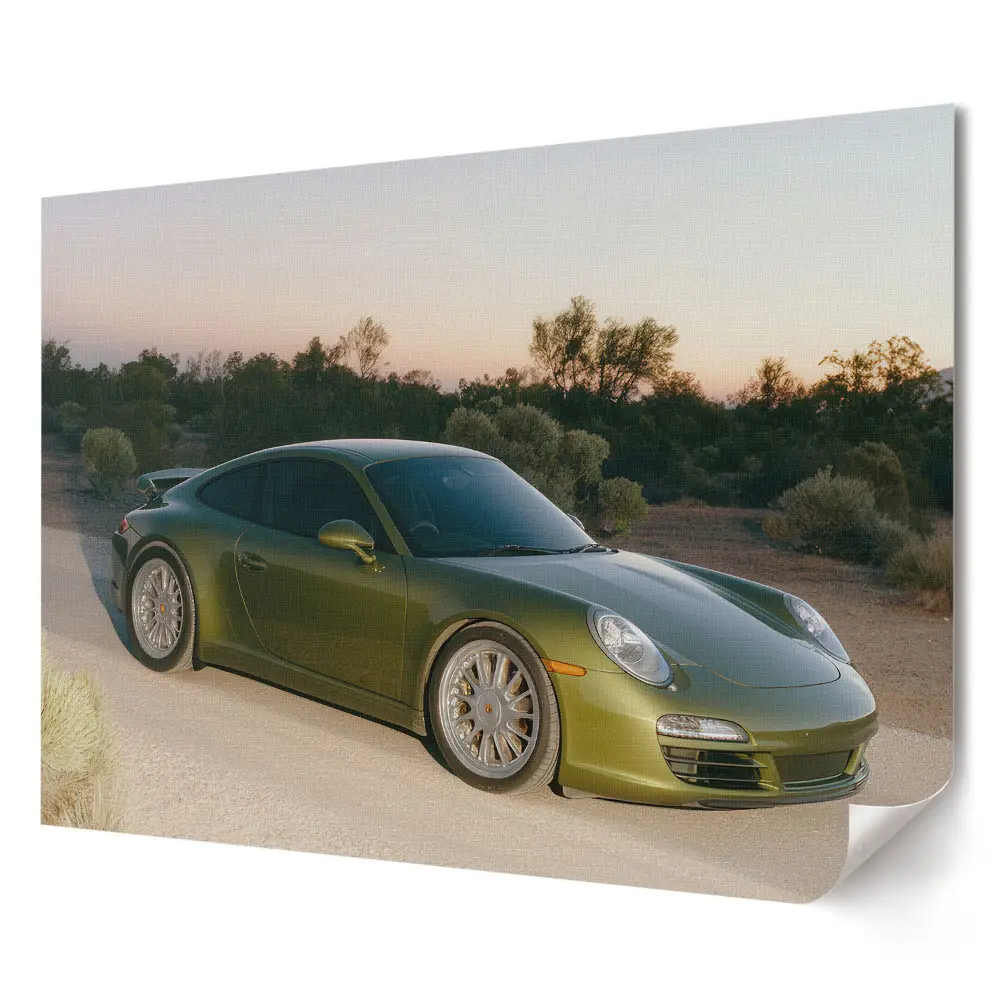Prémiový nástěnný plakát Zelené Porsche na pouštní silnici