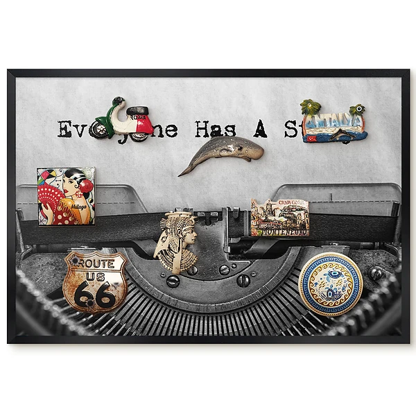 Ozdobná magnetická tabule v černém rámu s motivem retro psacího stroje