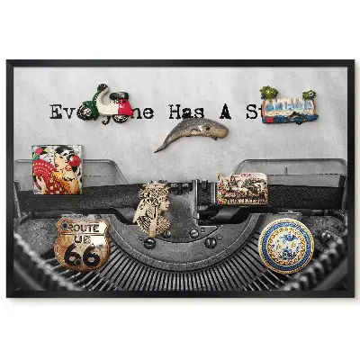 Ozdobná magnetická tabule v černém rámu s motivem retro psacího stroje