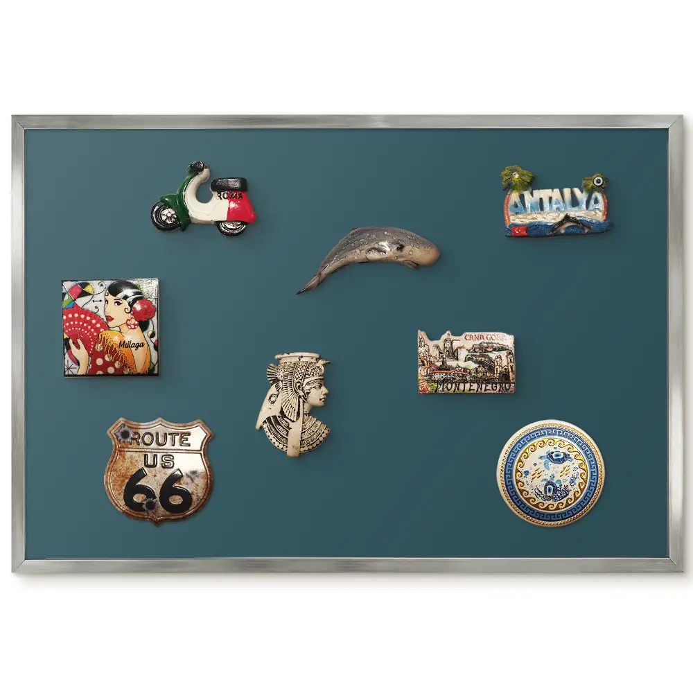 Magnetická tabule na lednici v stříbrném rámu Moderní elegance v tyrkysové barvě