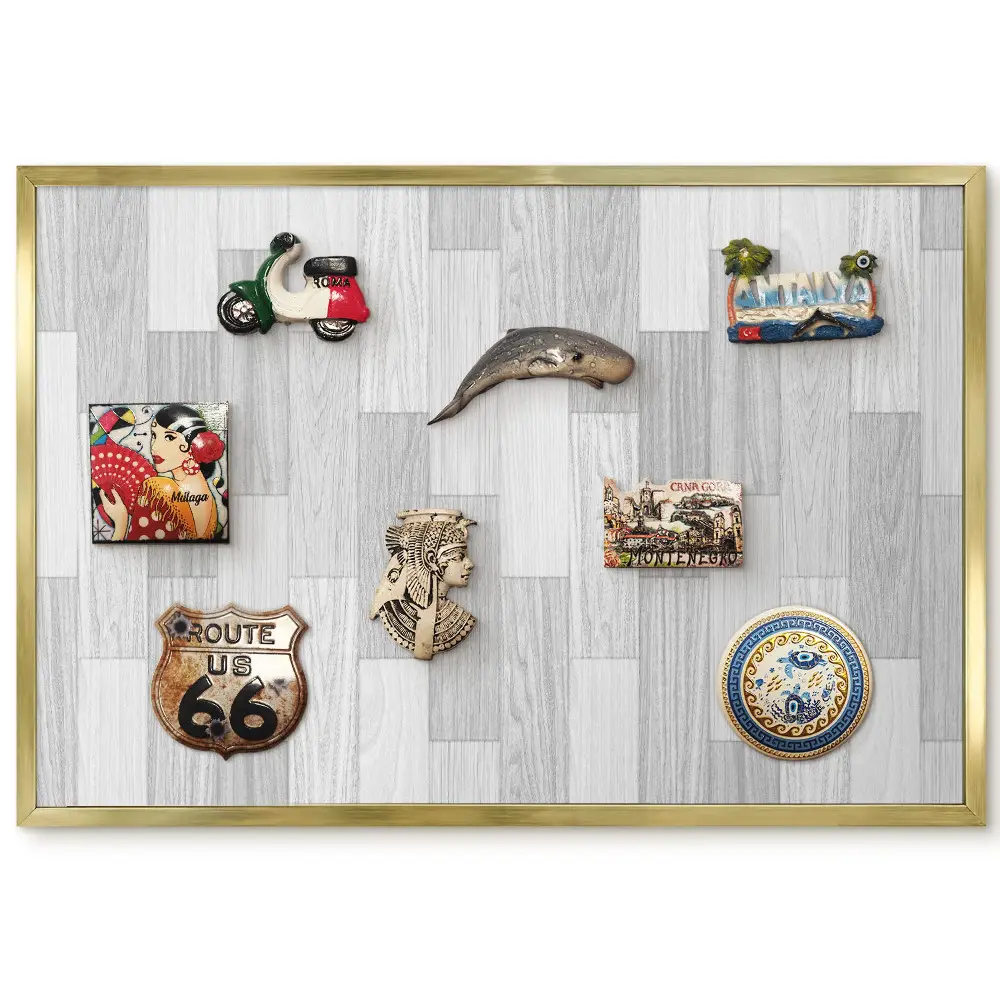 Magnetická tabule v rámu zlatém s harmonickou texturou v odstínech šedé