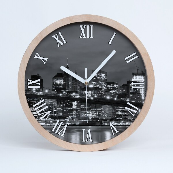 Nástěnné dřevěné hodiny Manhattan v noci