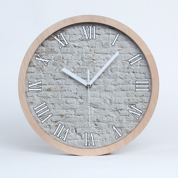 Okrúhle dřevěne hodiny Bílá cihlová zeď