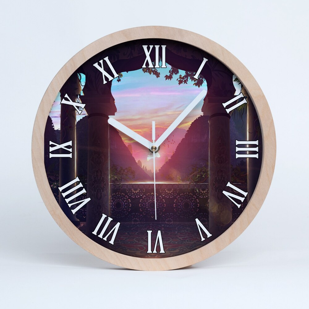 Okrúhle dřevěne hodiny Východní architektura