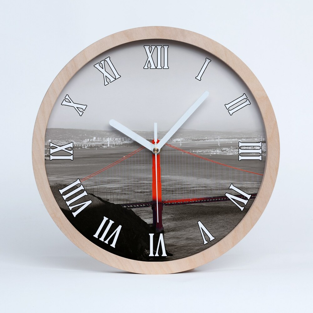 Okrúhle dřevěne hodiny Sanfranciský most