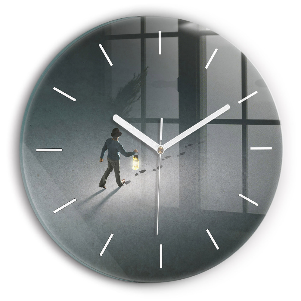Skleněné hodiny kulaté Poutník ve tmě